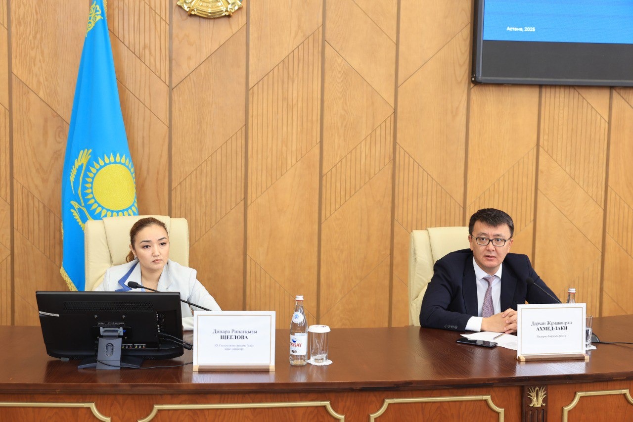 Vice Minister of Science and Higher Education Dinara Shcheglova meets with residents of Shymkent