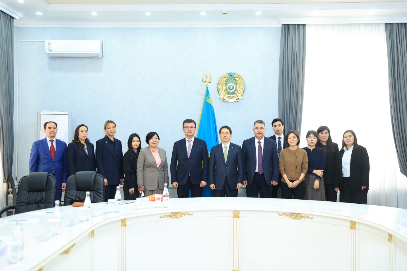 A meeting was held at M. Auezov South Kazakhstan University with a delegation from the Republic of Korea headed by Consul General Ha Tae Wuk