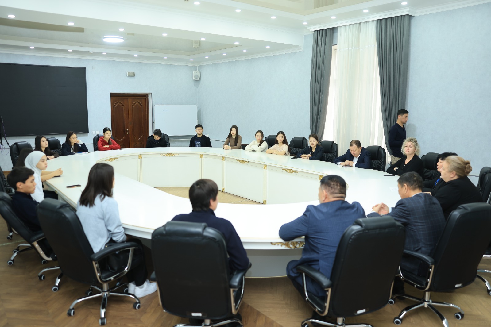 A Round Table on “The Constitutional Referendum in Kazakhstan: A New Stage of Political Reforms” Was Held