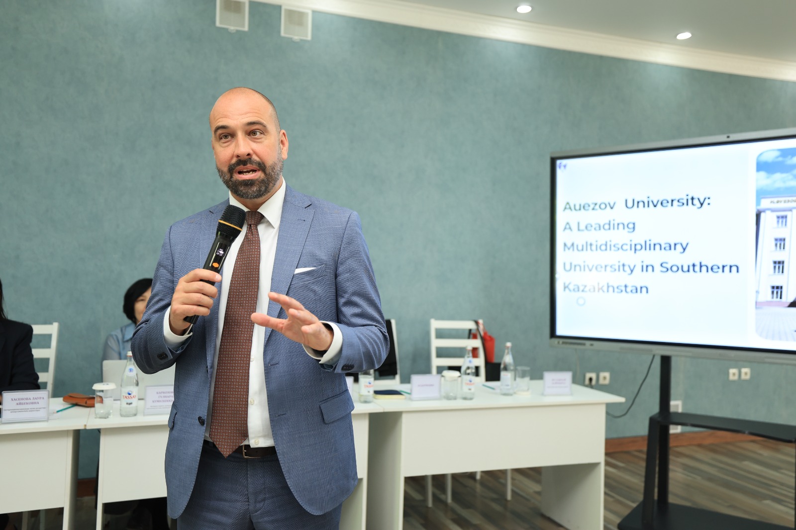 Ambassador Extraordinary and Plenipotentiary of Canada to Kazakhstan visits M. Auezov South Kazakhstan University