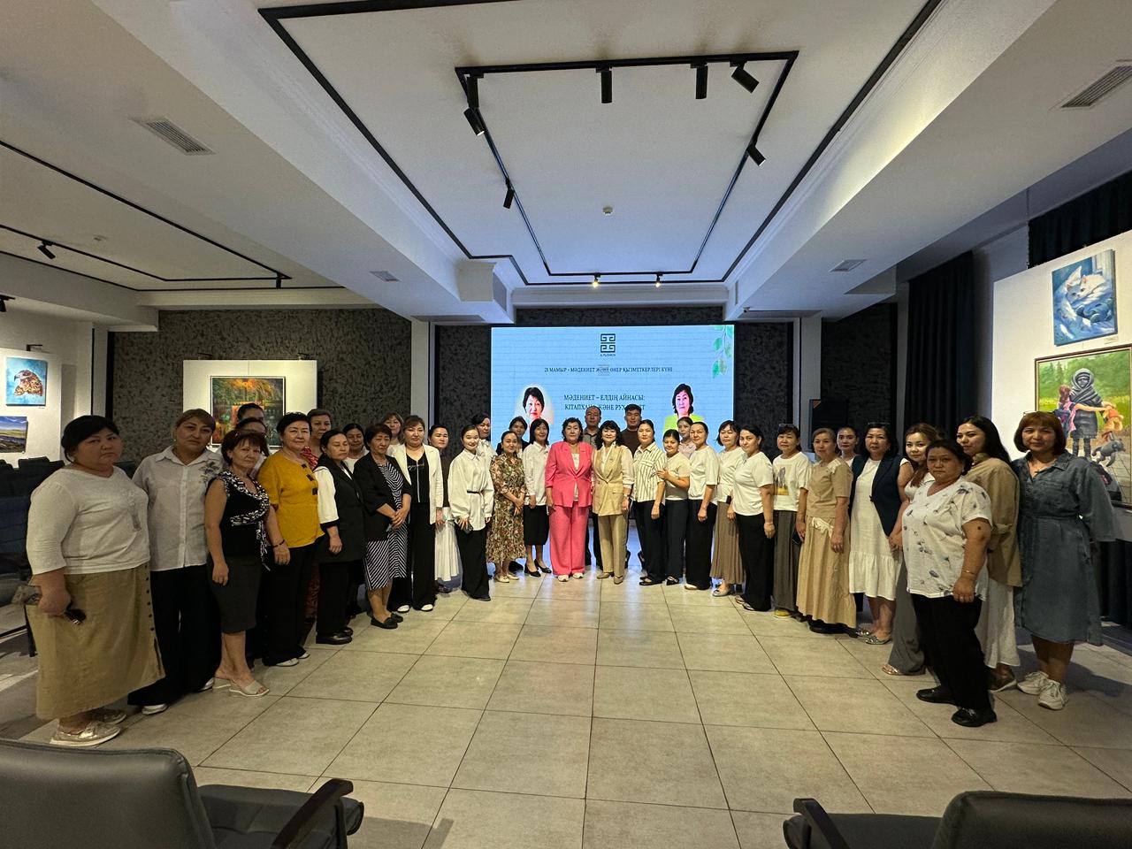Culture and Art Workers' Day: Art Professional Meets with Readers