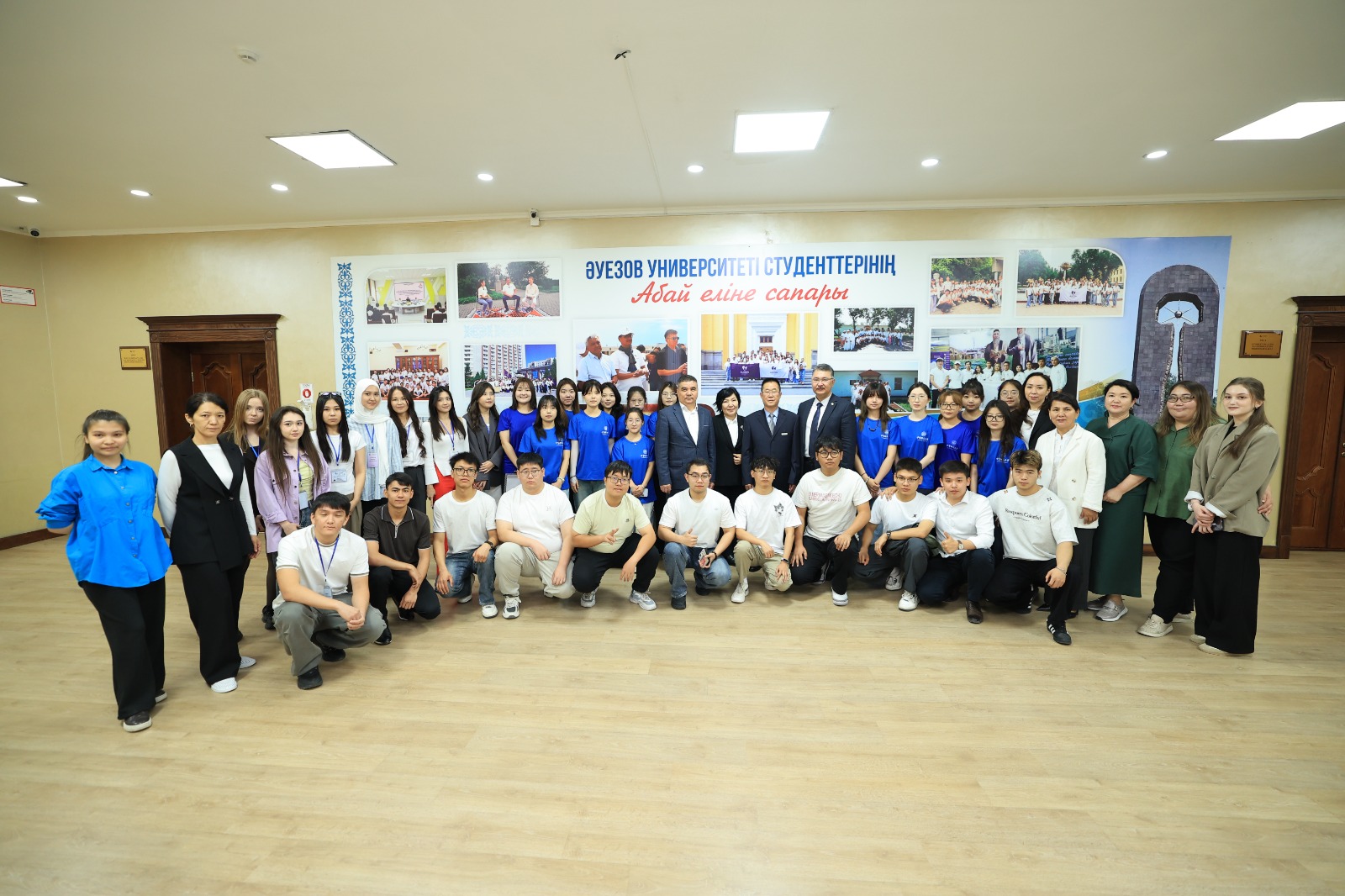 An official meeting with students from Yili Normal University