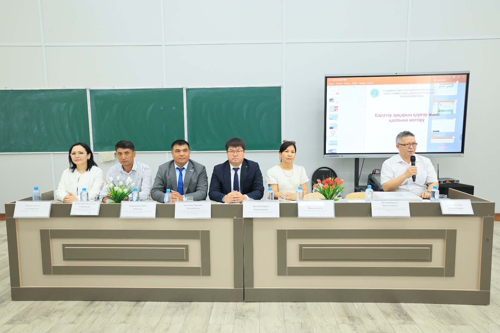 Auezov University hosted a round table in honour of International Ecologist Day