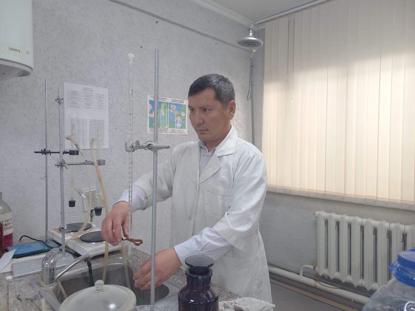 ЖАС ҒАЛЫМ КОМПОЗИЦИЯЛЫҚ ЦЕМЕНТТЕРДІҢ ҚАСИЕТТЕРІН ӘЗІРЛЕУ ЖӘНЕ ЗЕРТТЕУ ЖҰМЫСТАРЫН ЖҮРГІЗЕДІ