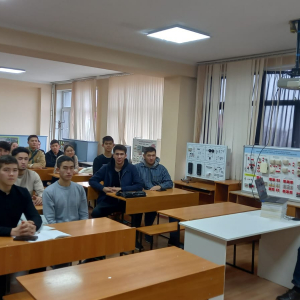 Жетекші шетелдік ғалым, профессор Д.П.Карайвановтың "Энергетика және дәстүрлі емес энергетикалық жүйелер"кафедрасының білім алушыларына дәріс оқуы